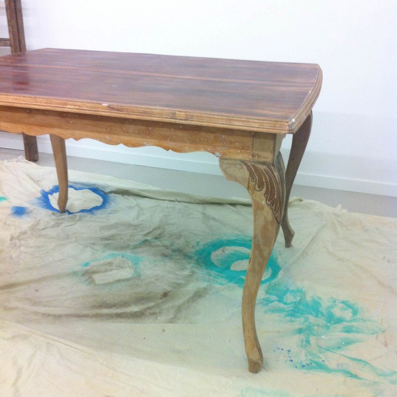 Sociedad Remo Caligrafía Transformar una mesa antigua pintando en blanco | En el taller de Antic&Chic