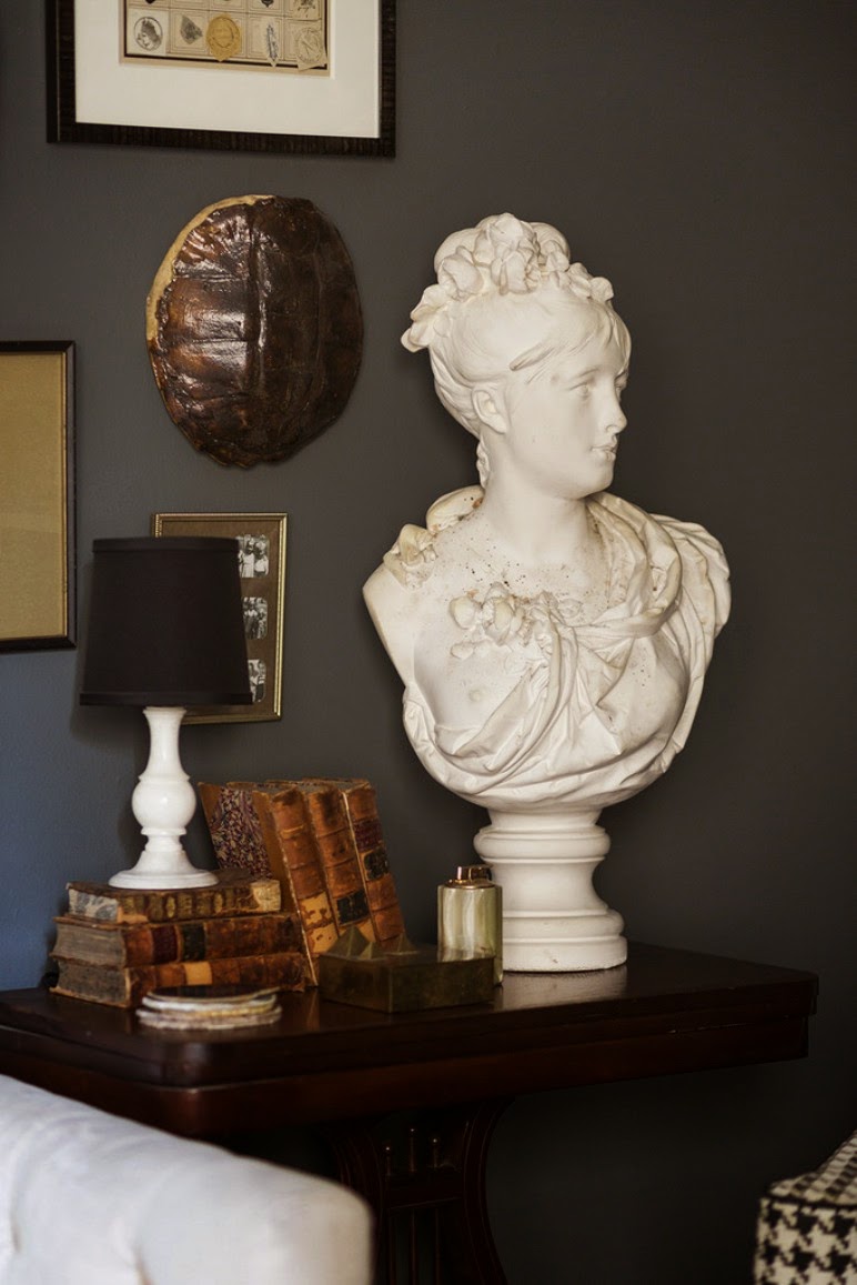 Una decoración masculina que juega con los claroscuros