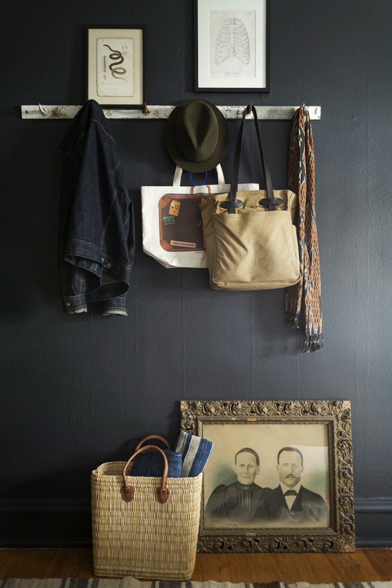 Una decoración masculina que juega con los claroscuros