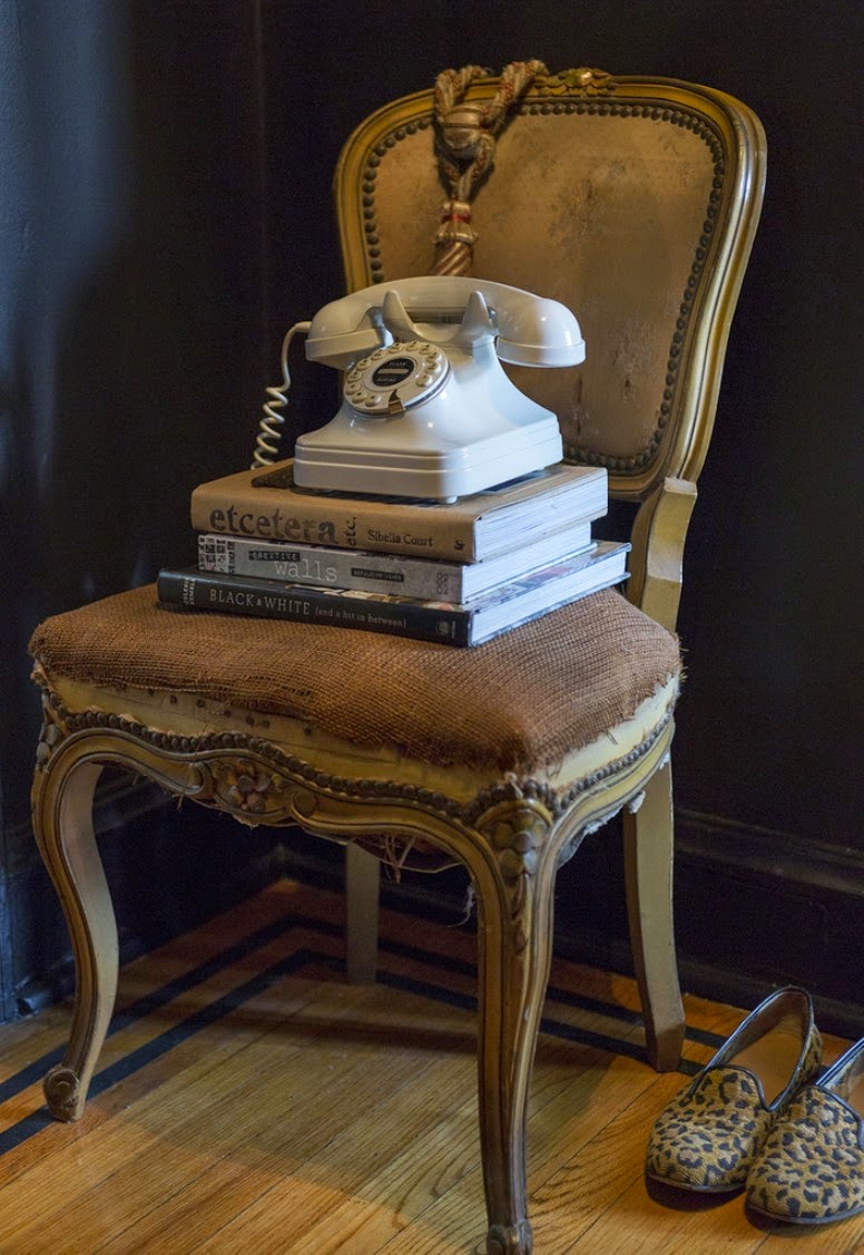 Una decoración masculina que juega con los claroscuros