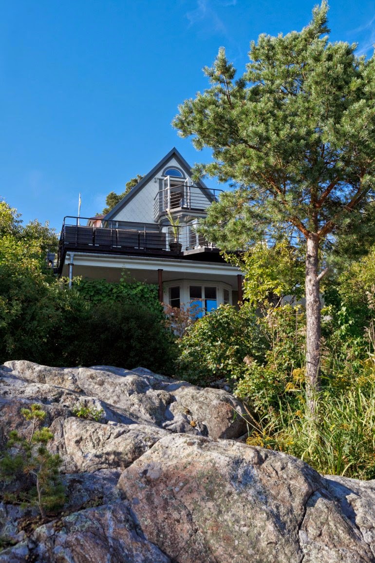 Una casa junto al lago