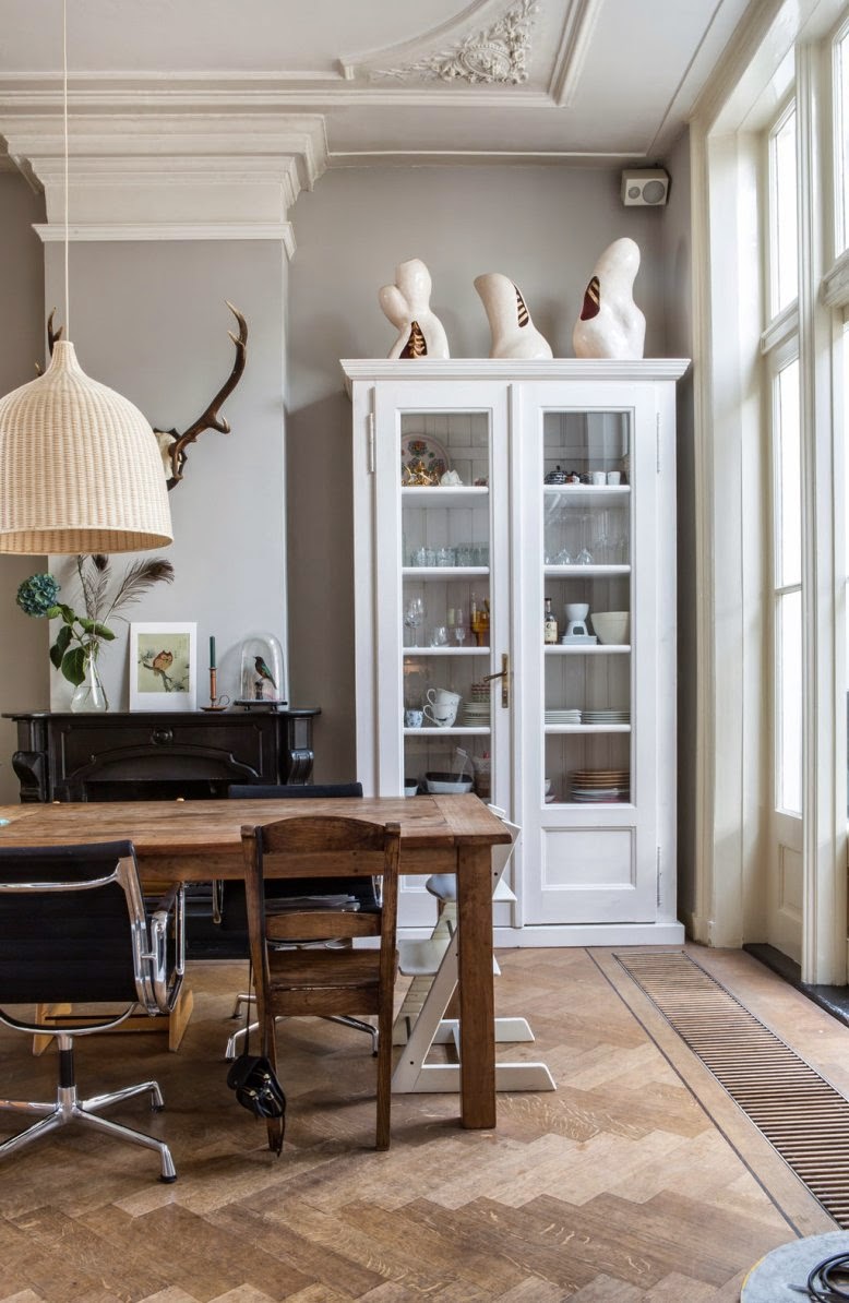 Una casa cálida y elegante en un antiguo gimnasio