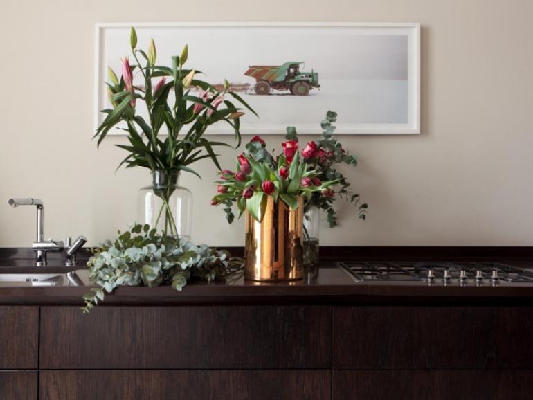 Elegancia sobria y glamour londinense