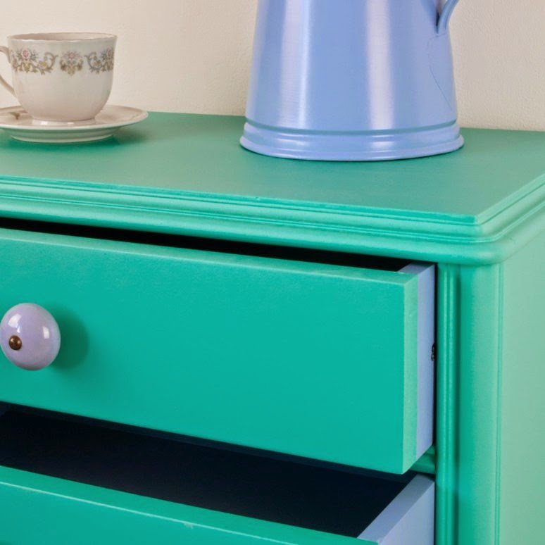 Una mesita de noche que brilla con luz propia...