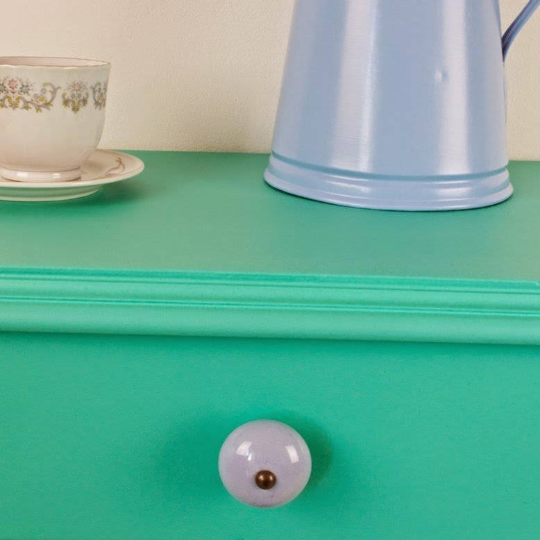 Una mesita de noche que brilla con luz propia...