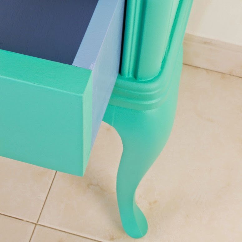 Una mesita de noche que brilla con luz propia...