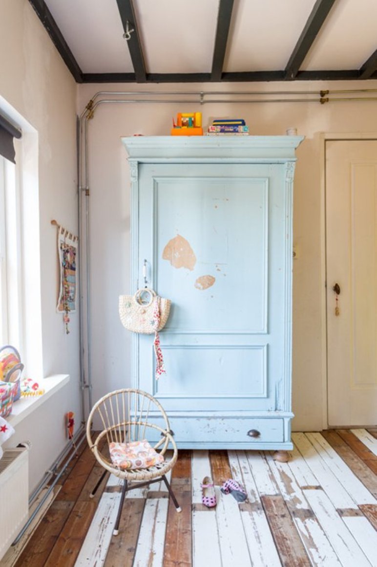 Muebles decadentes y de colores en una casa llena de inspiración