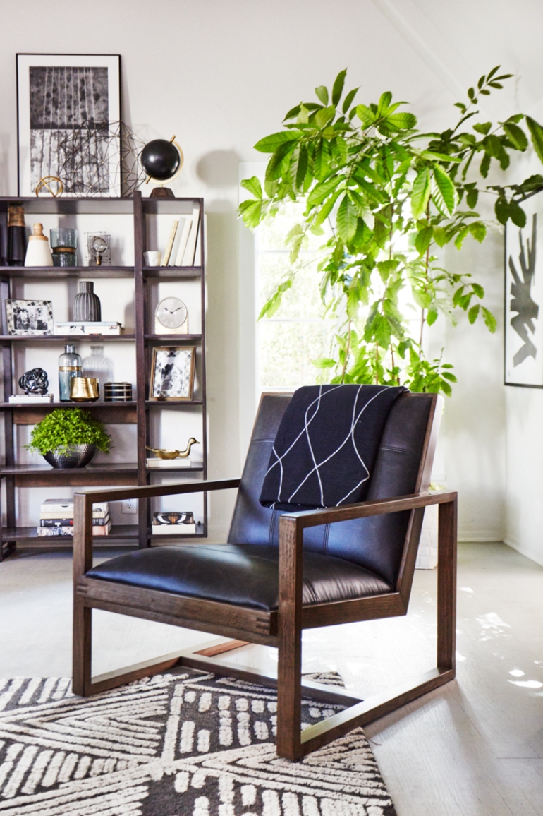 Cómo conseguir que una habitación con muebles oscuros sea más cálida