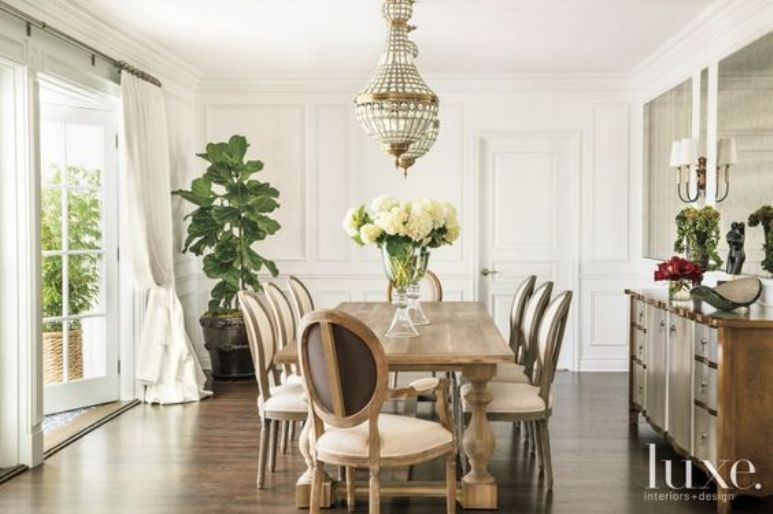 Una casa de estilo Hollywood regency y toques parisinos