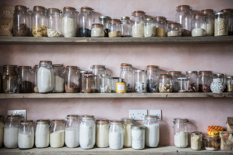 Un apartamento alrededor de una cocina