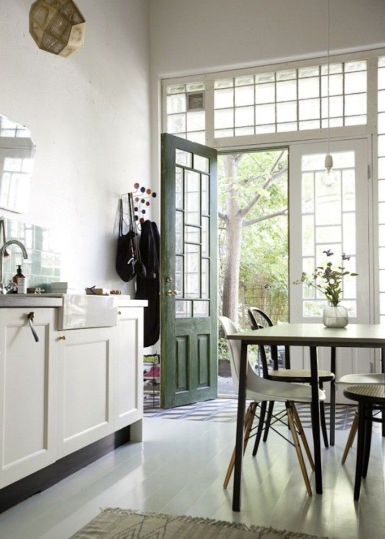 Renovar las puertas de casa con color