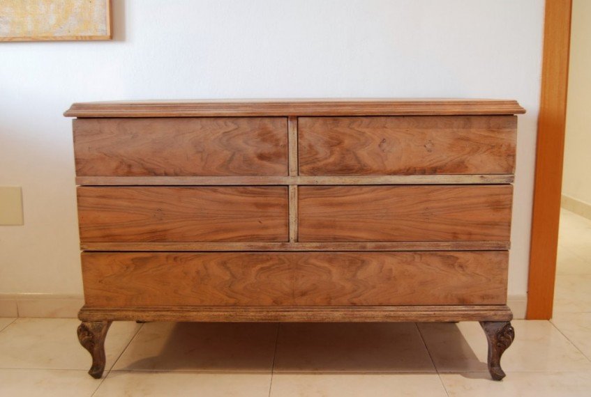 Técnica del decapé en una antigua cómoda
