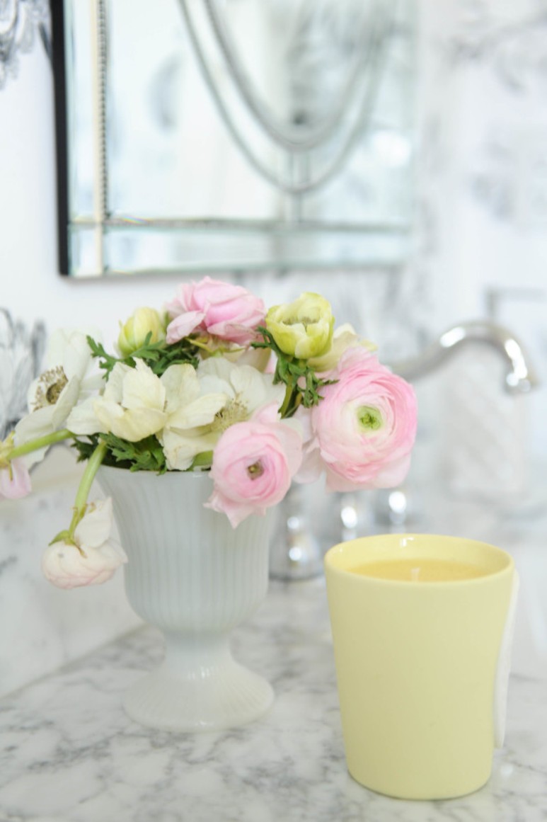 Blanco y rosa en casa de una blogger canadiense