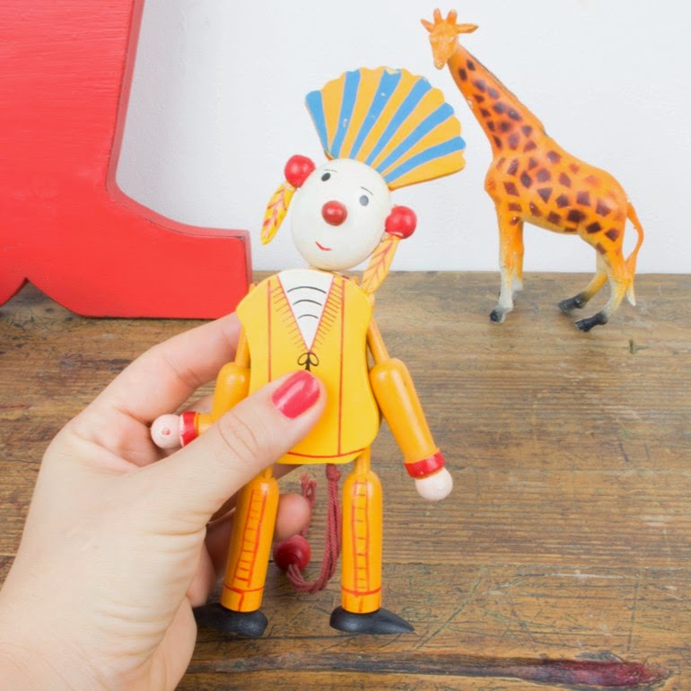 Una habitación infantil ecléctica y vintage