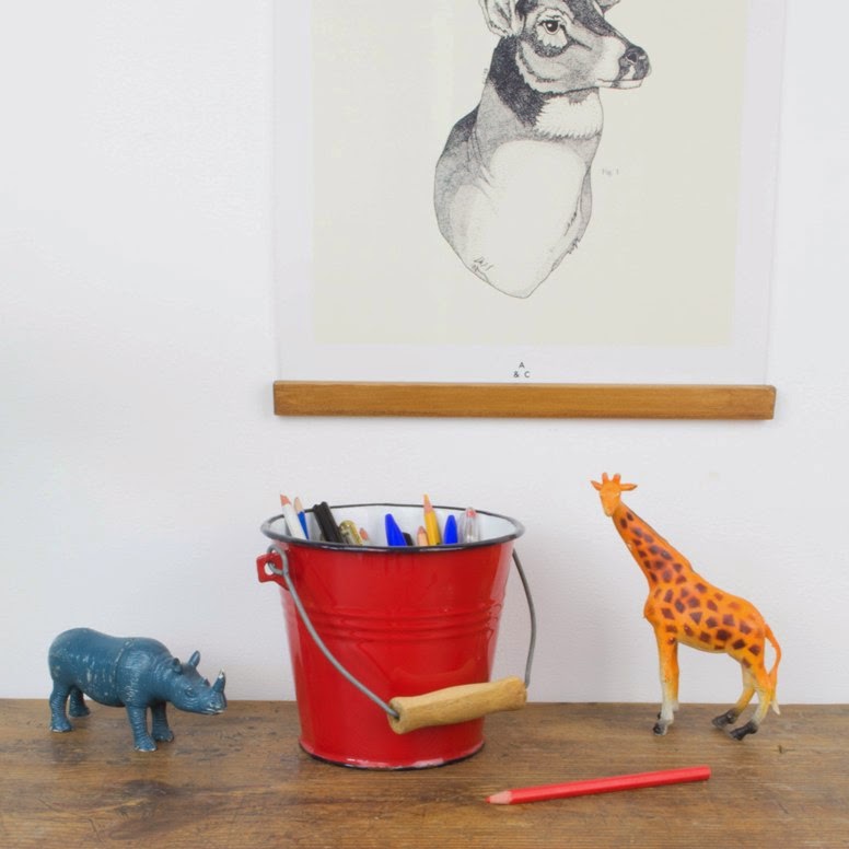 Una habitación infantil ecléctica y vintage