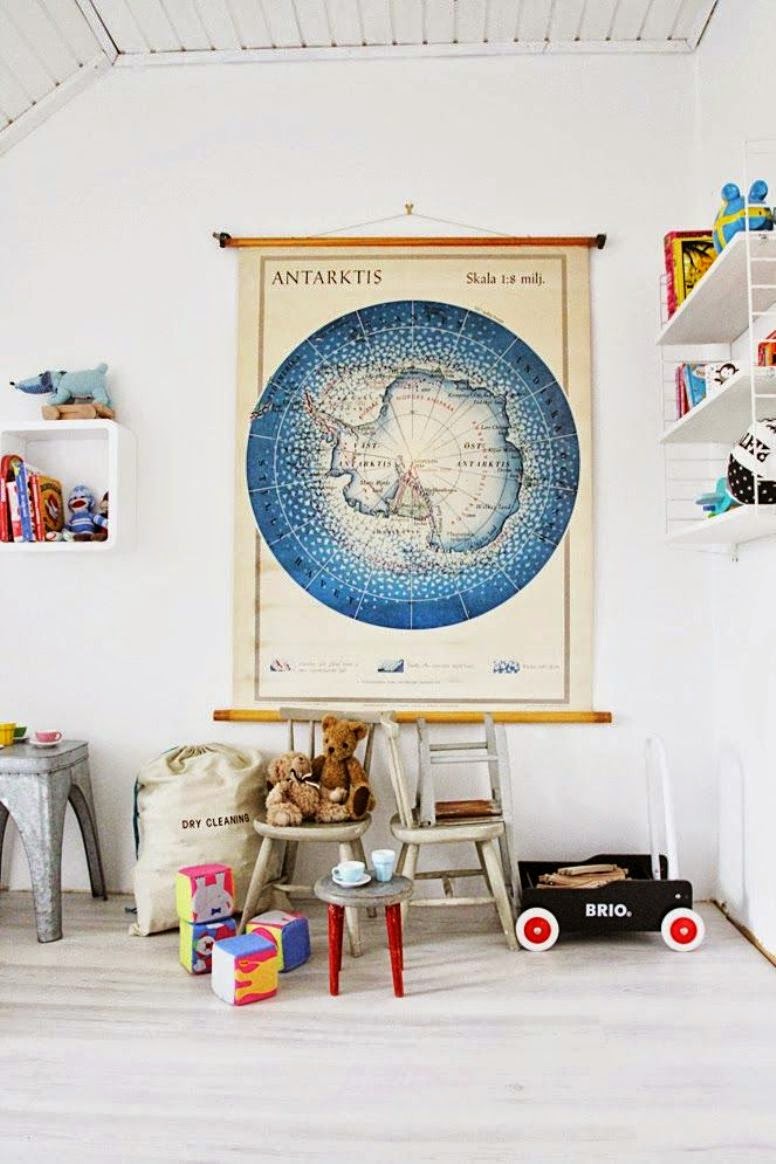 Una habitación infantil ecléctica y vintage