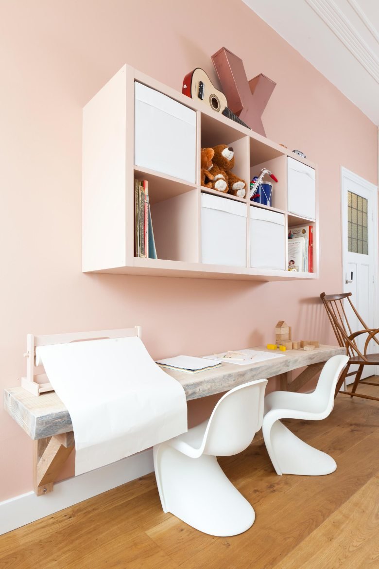 Un apartamento moderno pintado de rosa