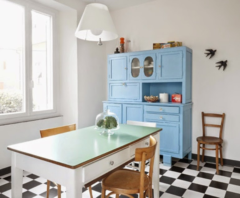 El paraíso de los coleccionistas de sillas y de suelos hidráulicos