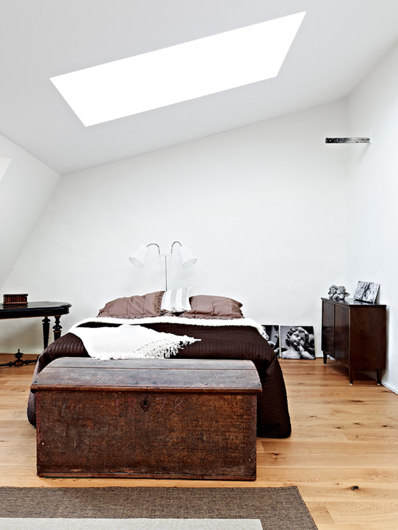 Un apartamento fresco en blanco y madera