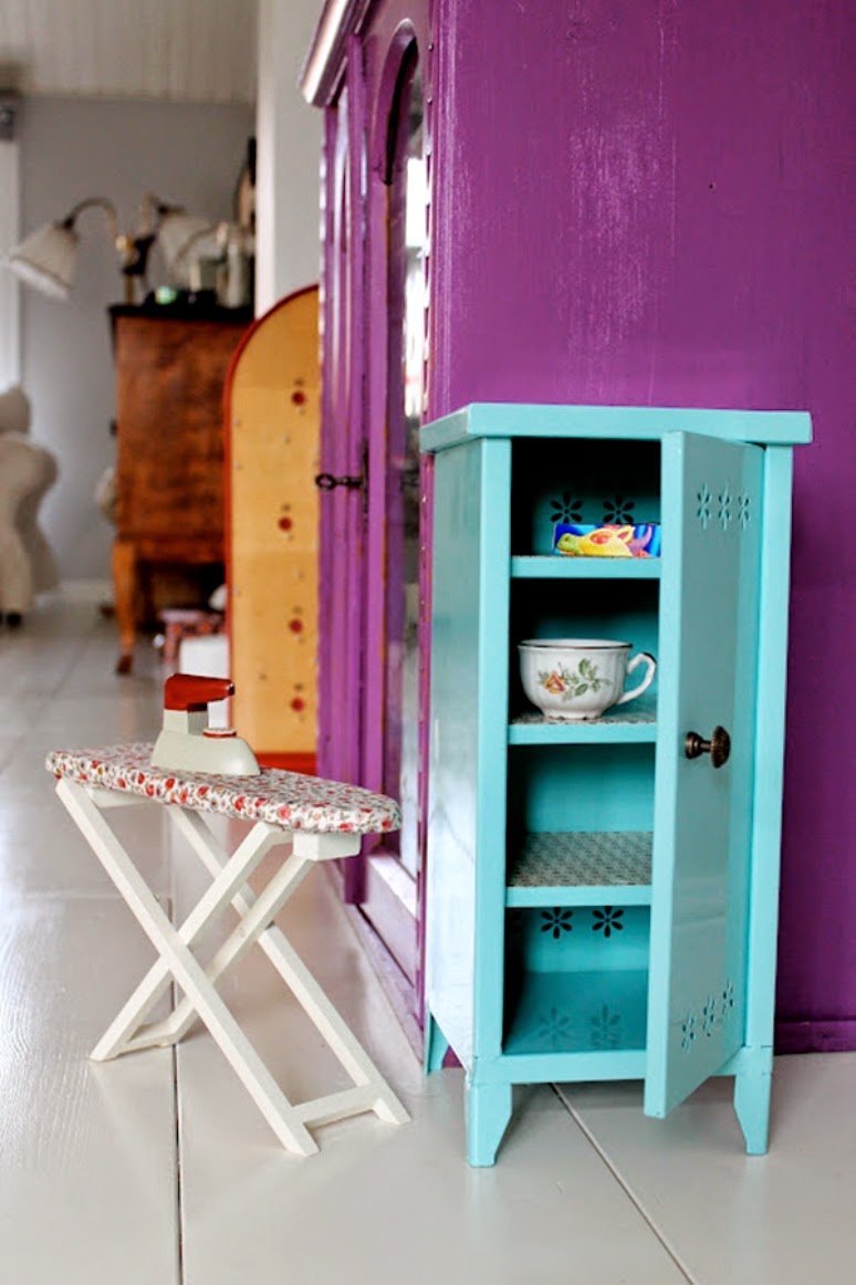 Una habitación infantil brillante