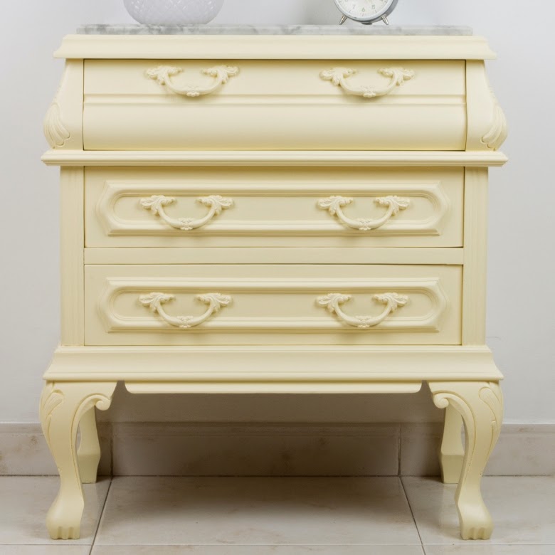 Cómo transformar una mesita de noche con sobre de mármol