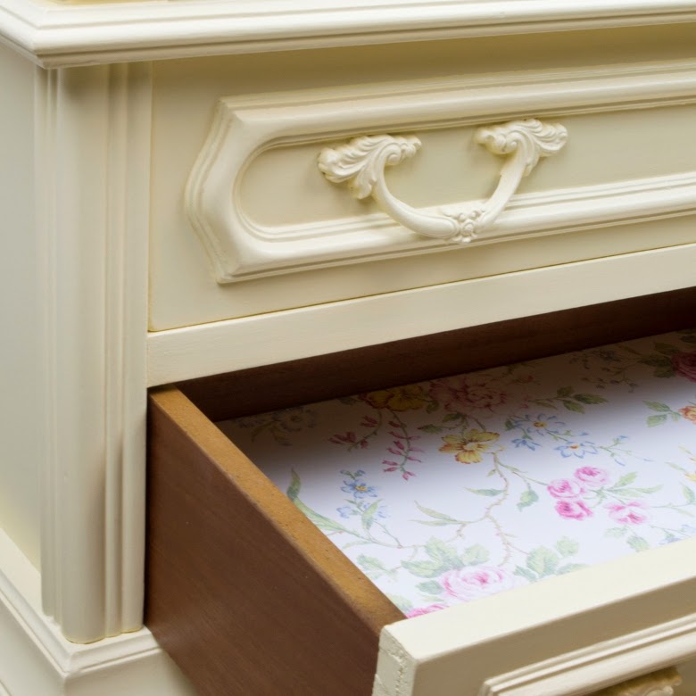 Cómo transformar una mesita de noche con sobre de mármol