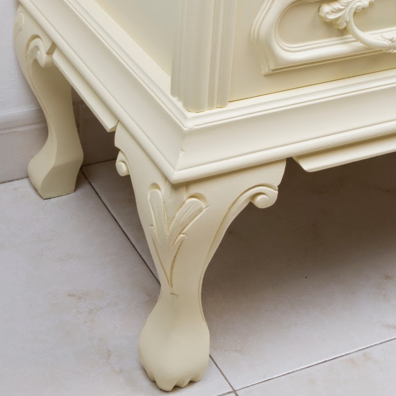 Cómo transformar una mesita de noche con sobre de mármol