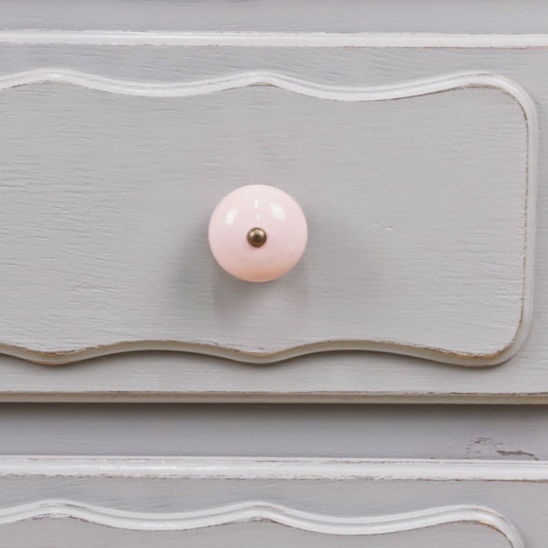 Cómo transformar una cómoda demasiado seria