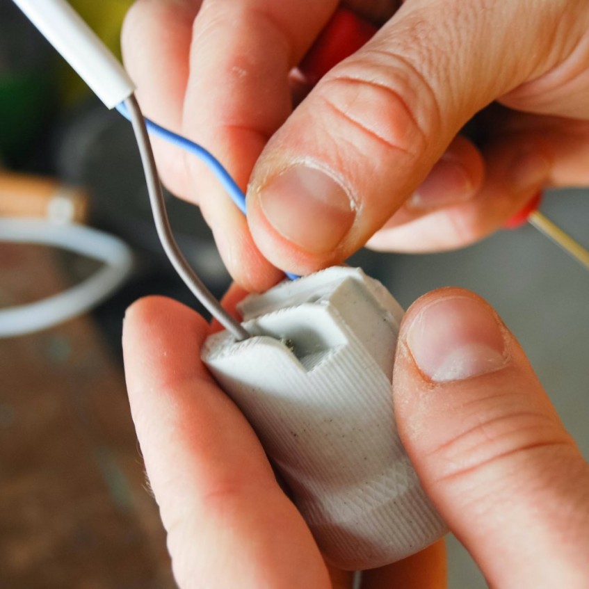 Cómo hacer una lámpara de escritorio con un faro de tractor viejo
