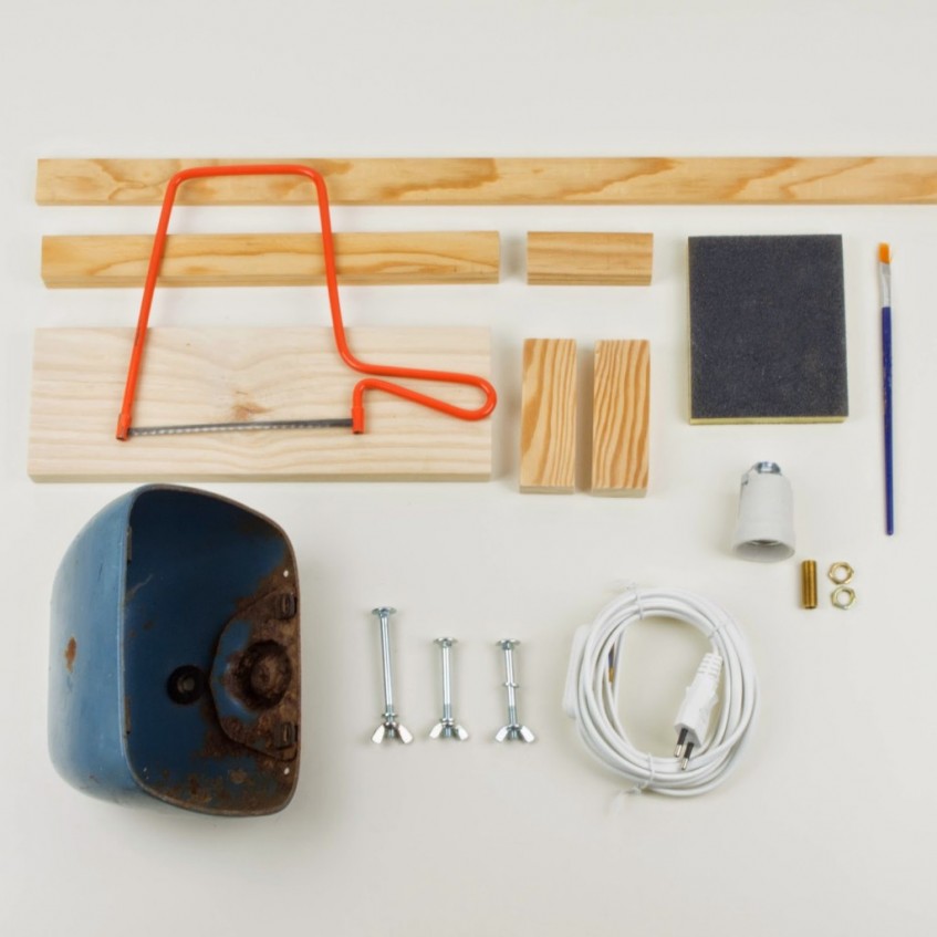 Cómo hacer una lámpara de escritorio con un faro de tractor viejo