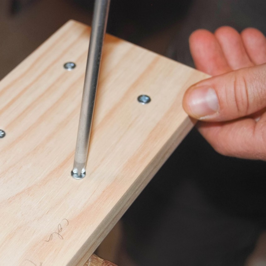 Cómo hacer una lámpara de escritorio con un faro de tractor viejo