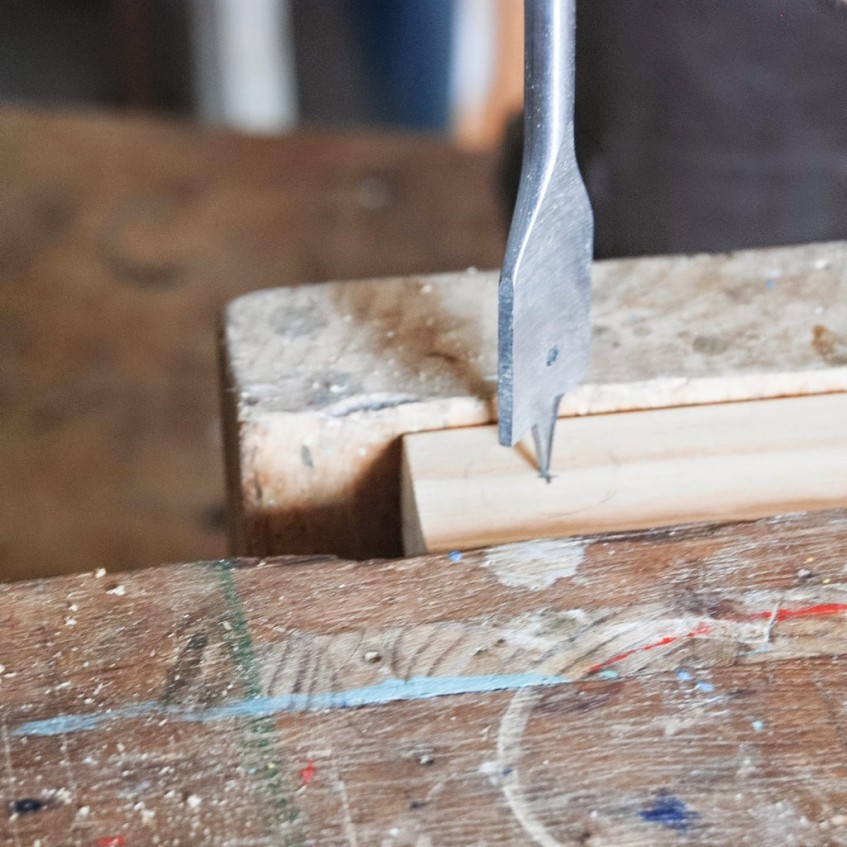 Cómo hacer una lámpara de escritorio con un faro de tractor viejo