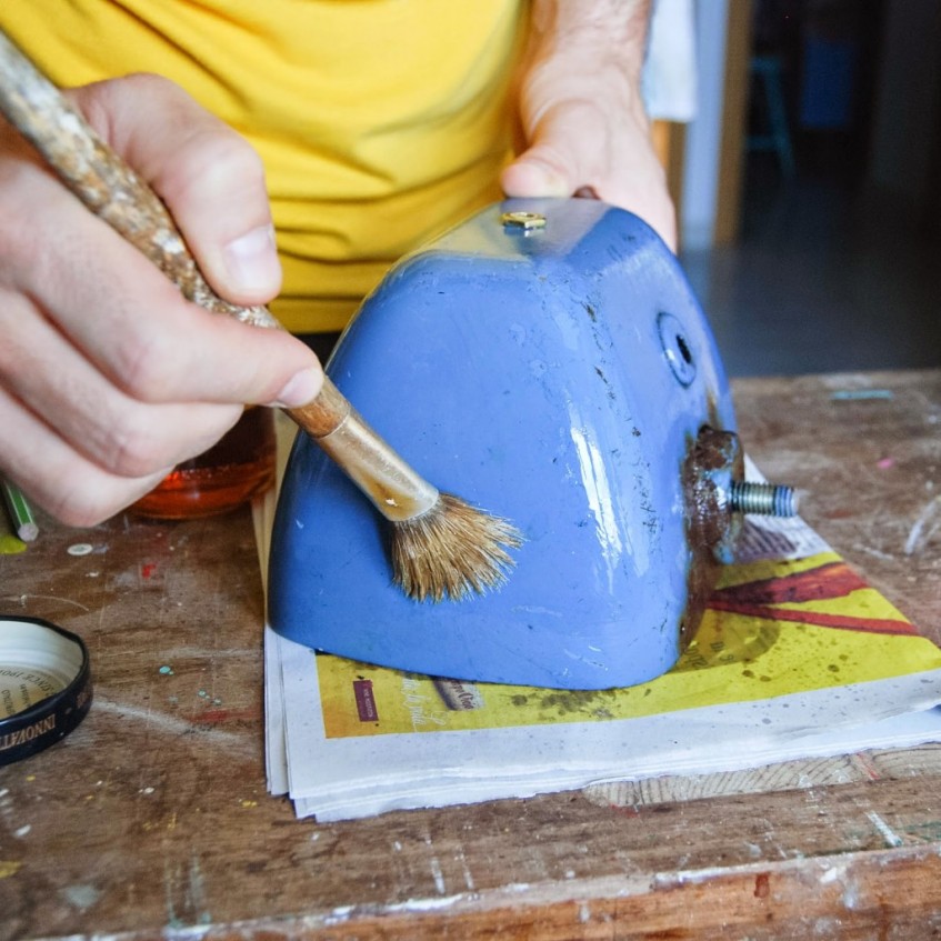 Cómo hacer una lámpara de escritorio con un faro de tractor viejo