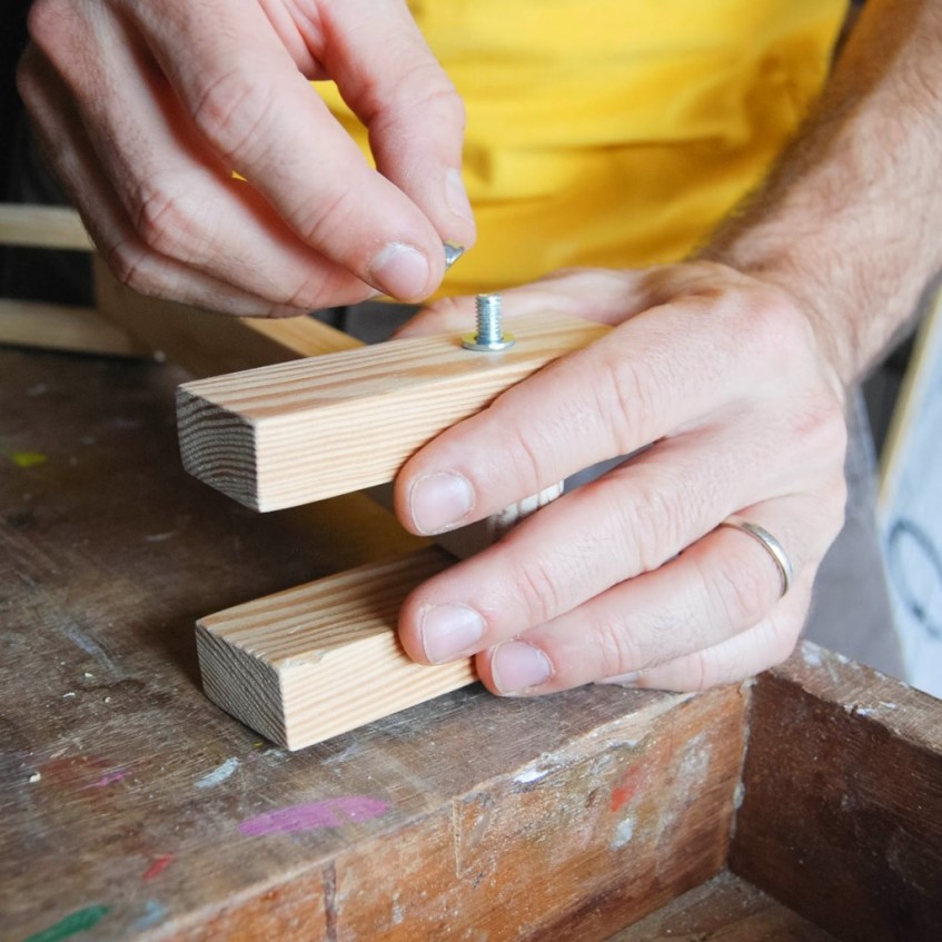Cómo hacer una lámpara de escritorio con un faro de tractor viejo