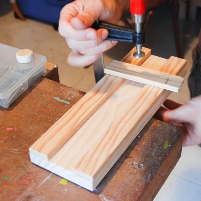 Cómo hacer una lámpara de escritorio con un faro de tractor viejo