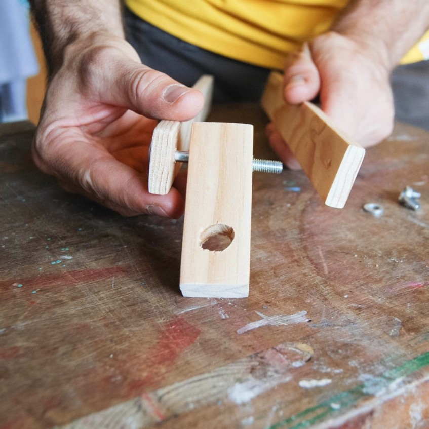 Cómo hacer una lámpara de escritorio con un faro de tractor viejo
