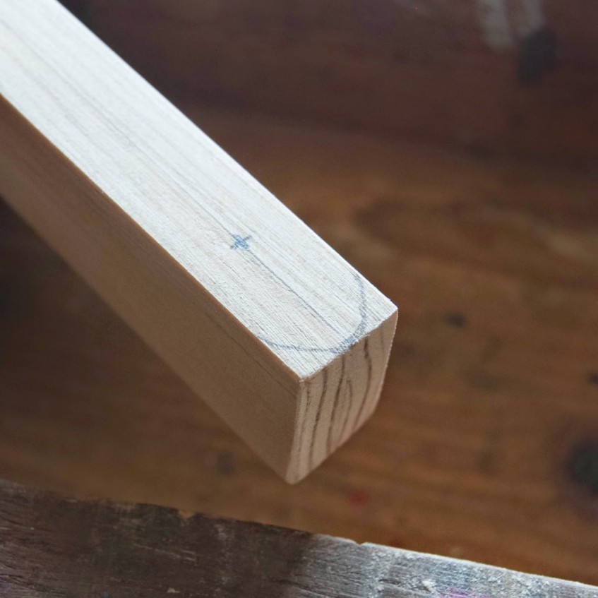 Cómo hacer una lámpara de escritorio con un faro de tractor viejo