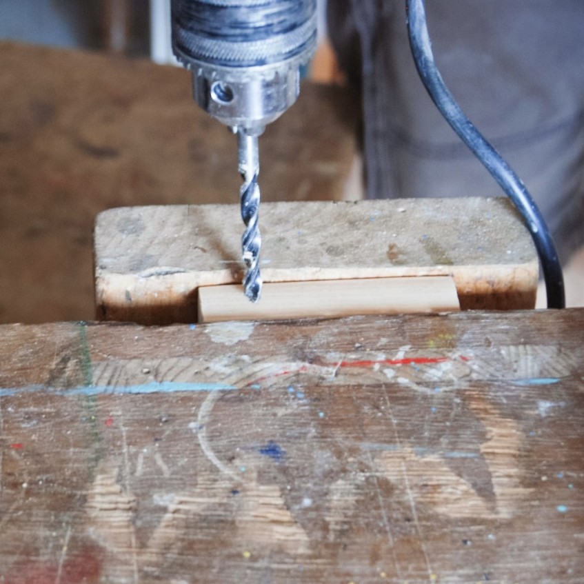 Cómo hacer una lámpara de escritorio con un faro de tractor viejo