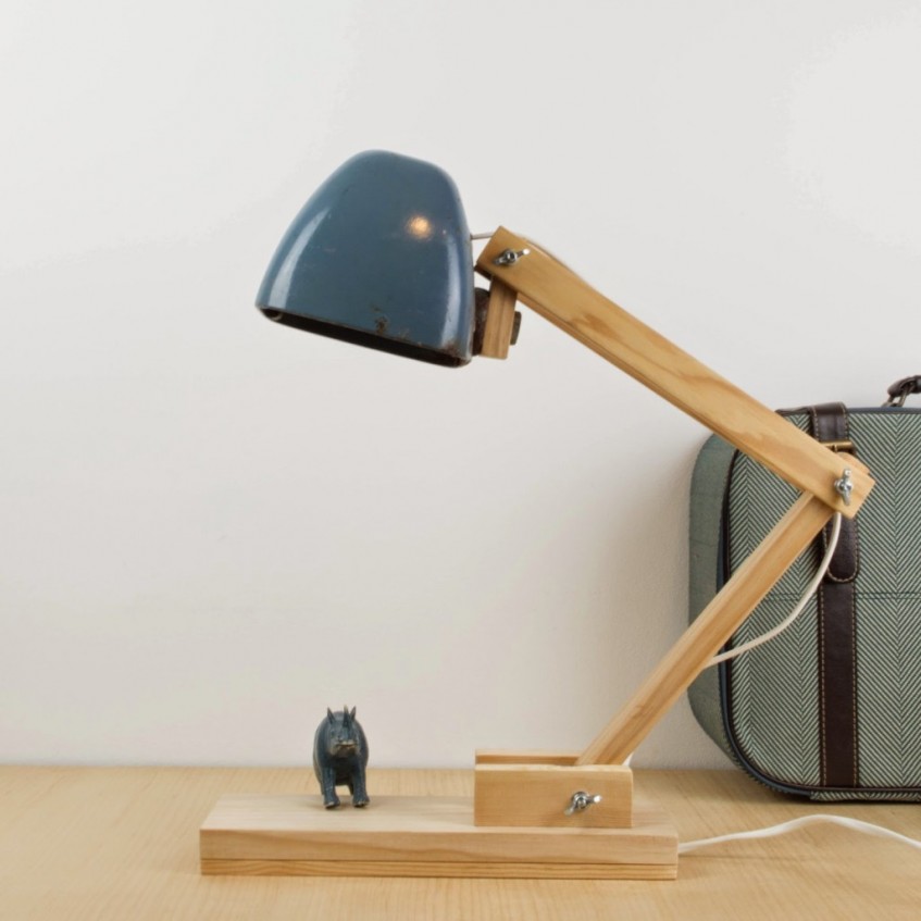 Cómo hacer una lámpara de escritorio con un faro de tractor viejo