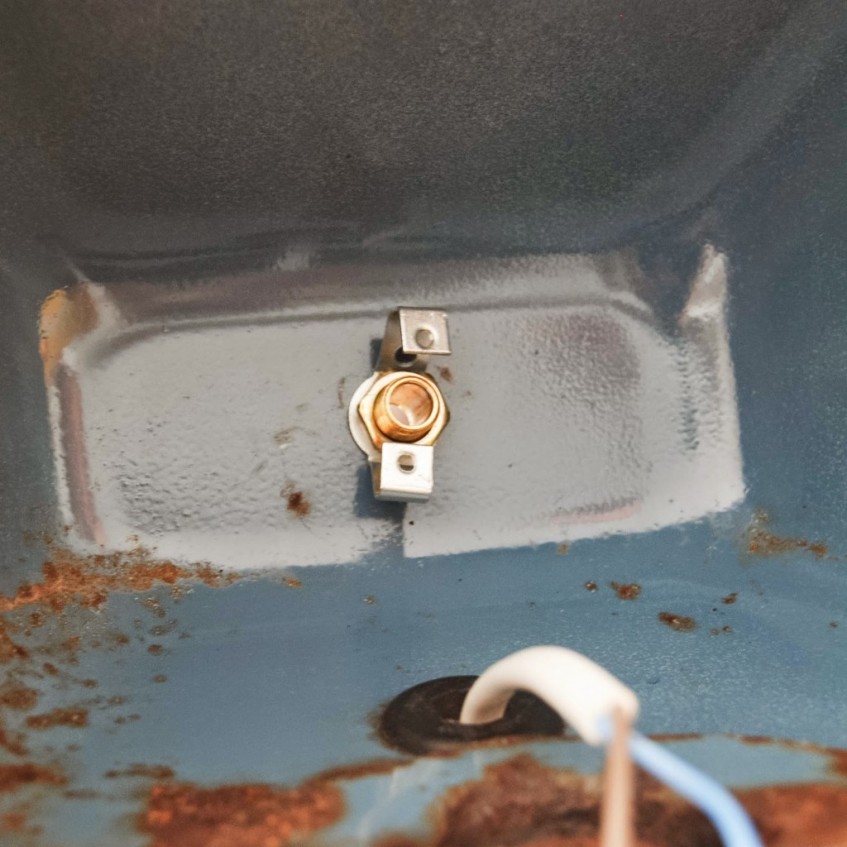 Cómo hacer una lámpara de escritorio con un faro de tractor viejo