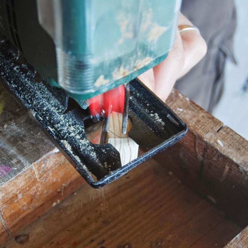 Cómo hacer una lámpara de escritorio con un faro de tractor viejo