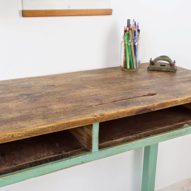 Cómo renovar un antiguo pupitre rústico