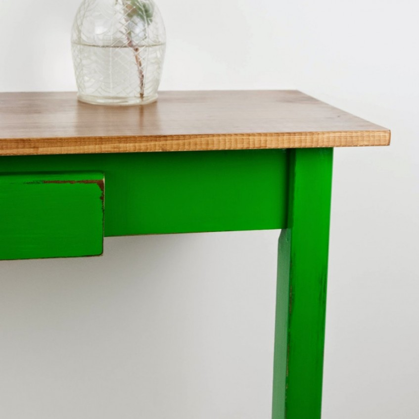 Cómo sacar provecho de una antigua mesa de cocina de los años 70