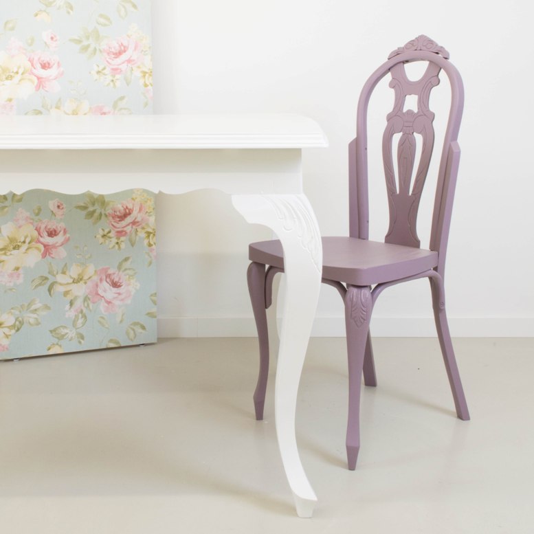 Transformar una mesa antigua pintando en blanco