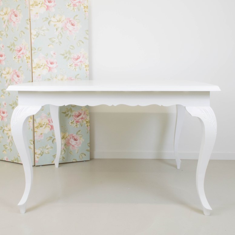 Transformar una mesa antigua pintando en blanco