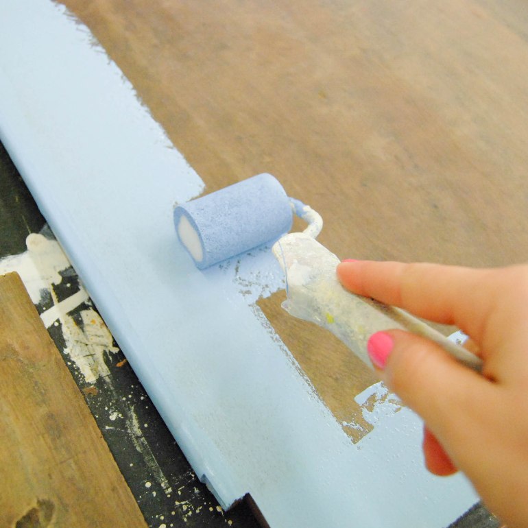 Cómo transformar un oscuro aparador en un mueble lleno de luz