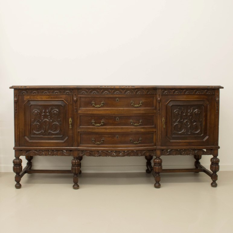 Cómo transformar un oscuro aparador en un mueble lleno de luz