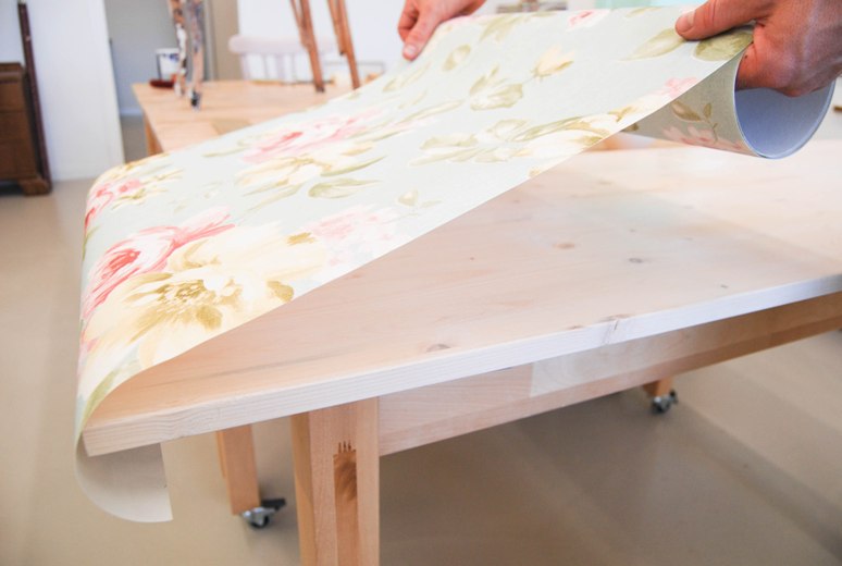 Cómo hacer un biombo sencillo con papel pintado