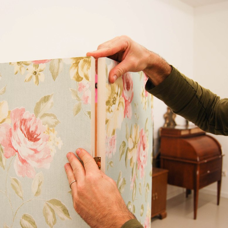 Cómo hacer un biombo sencillo con papel pintado
