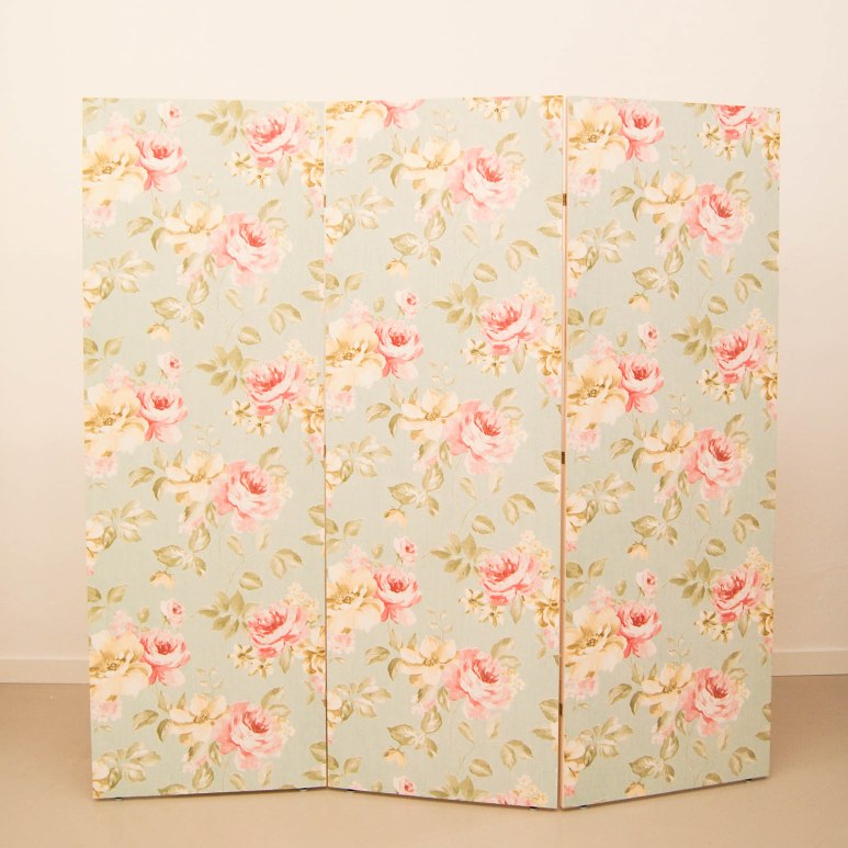 Cómo hacer un biombo sencillo con papel pintado